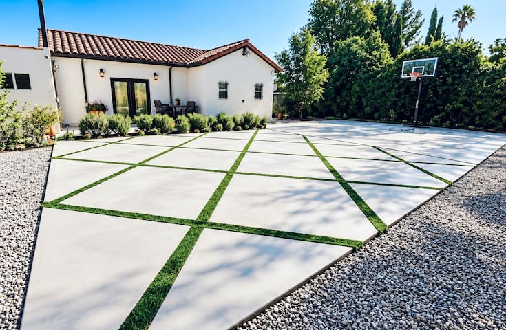 Shared basketball and pickleball court beside 2 Bedroom Guest House Villa - HV3